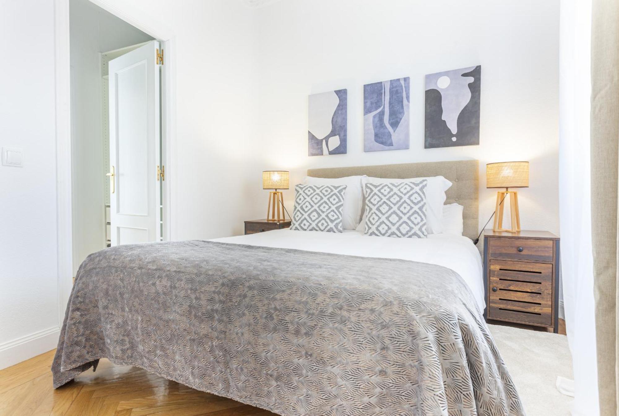 Apartamento Santa Ana Place En มาดริด ภายนอก รูปภาพ