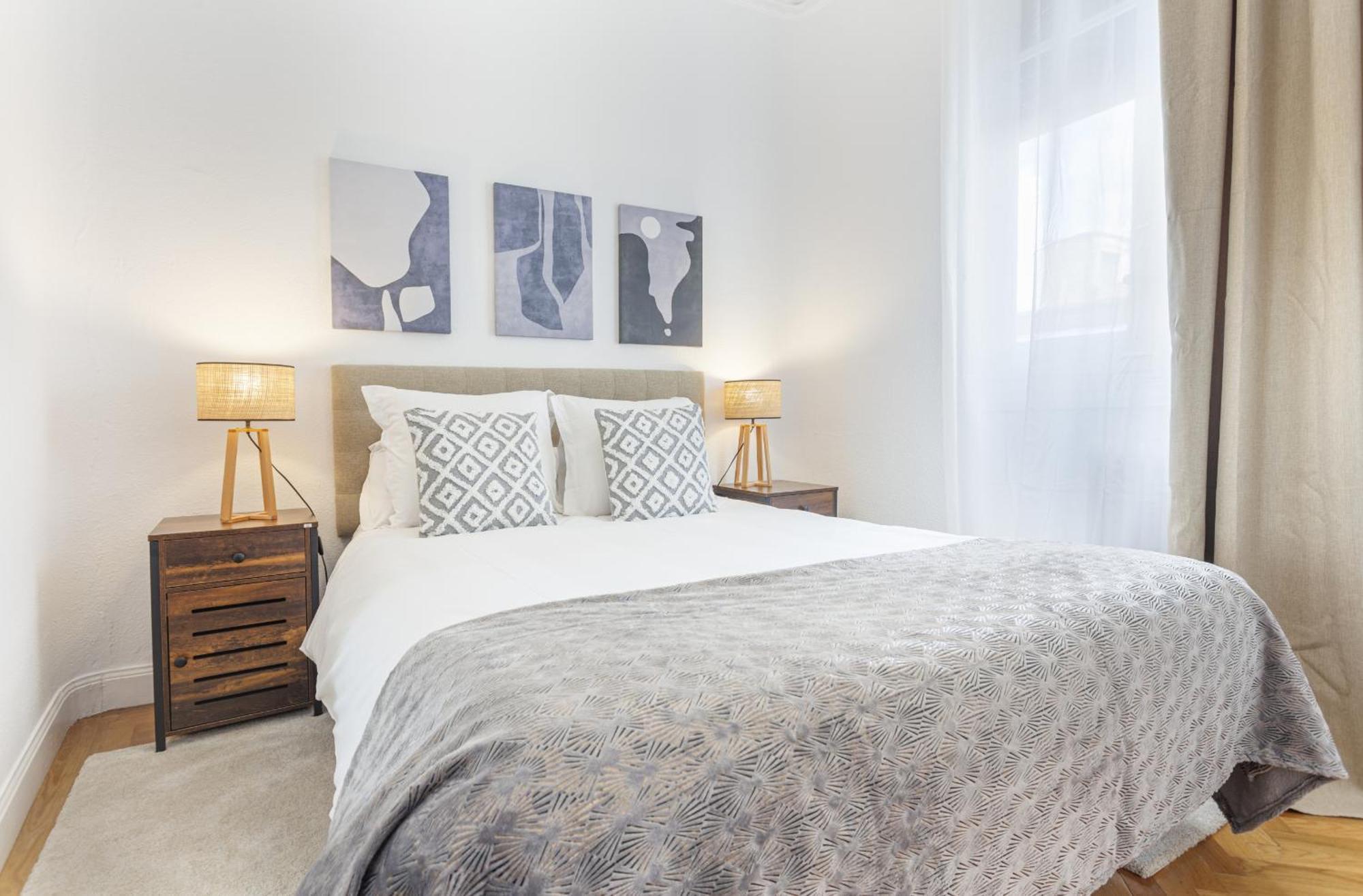 Apartamento Santa Ana Place En มาดริด ภายนอก รูปภาพ
